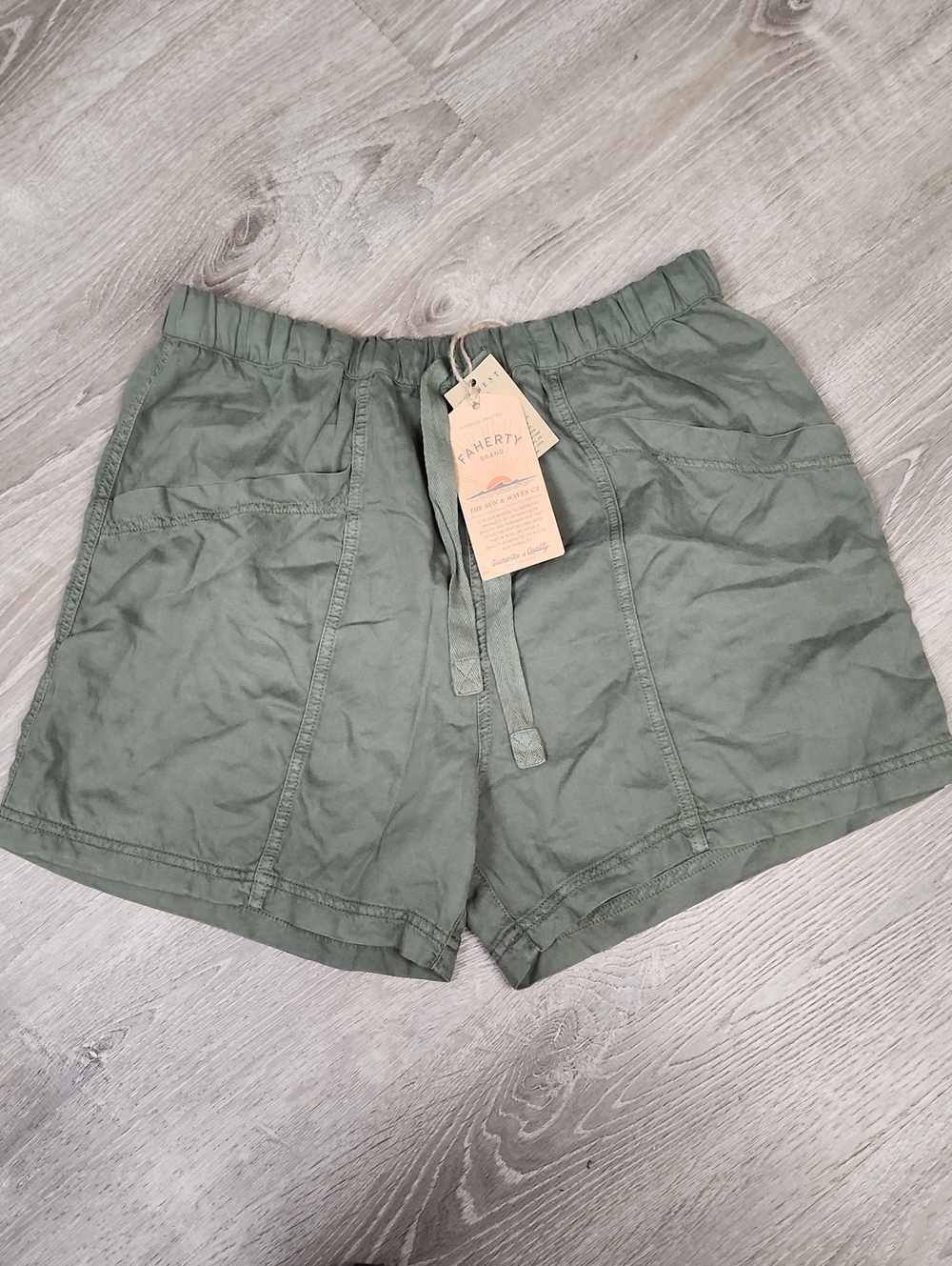 Faherty Brand Topanga Drape Short In Thy-Thyme Organic Cotton Blend Size Medium